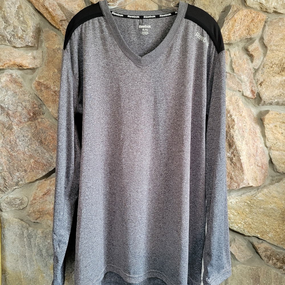 LIKE NEW REEBOK SHIRT